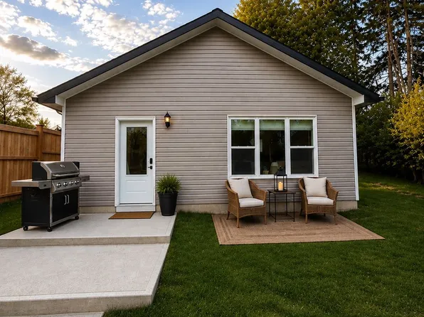 1287 Cartier Blvd N #3, Peterborough, ON K9H 6S4