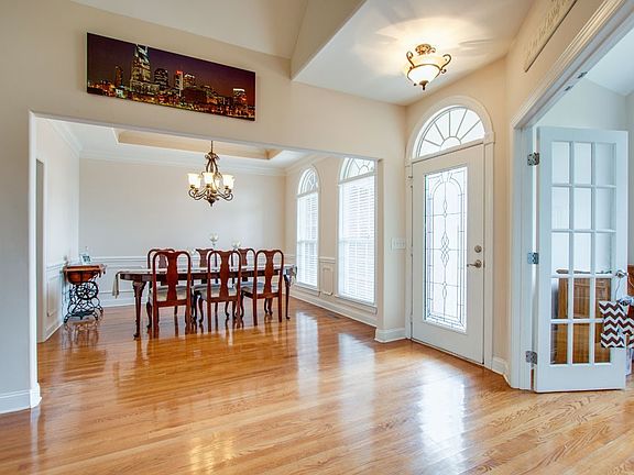 3rd image of 801 Sterling Oak Ct