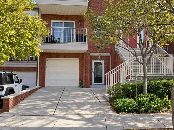 317 Weatherly Place #89, College Point, NY 11356