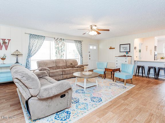3rd image of 1109 Robin Hill Road NW