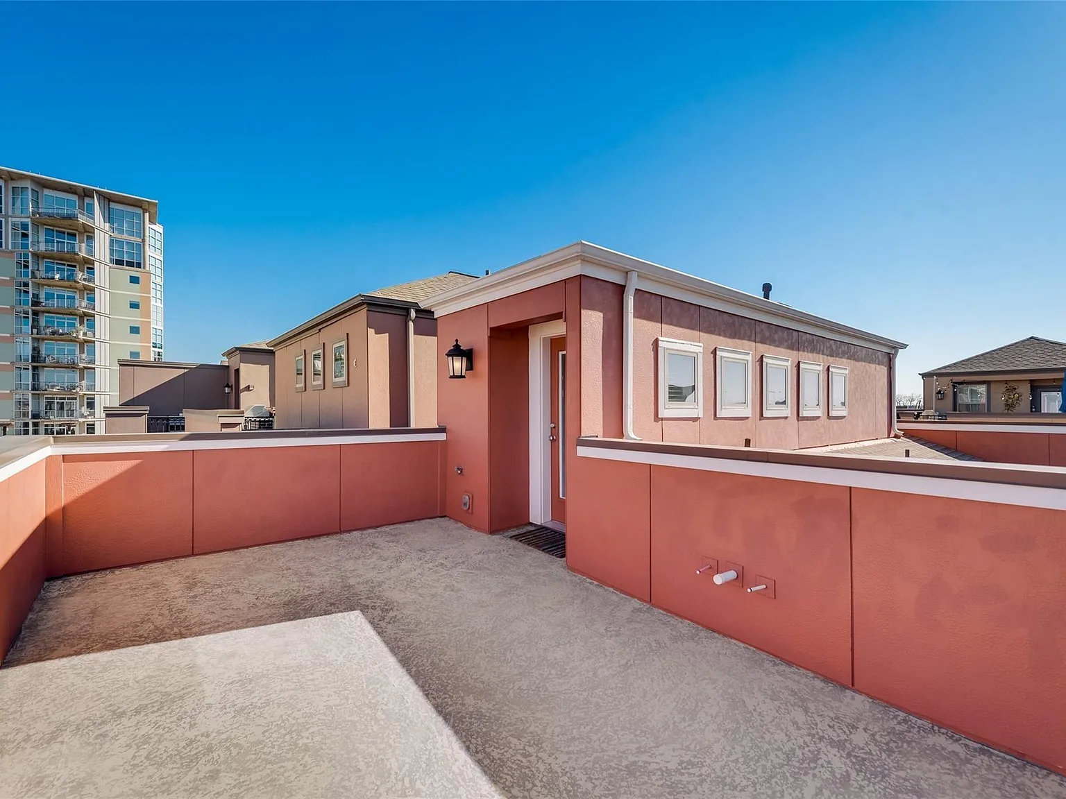 3 bed, 3.5 bath, 2396 sqft, $3,000 — Photo 2