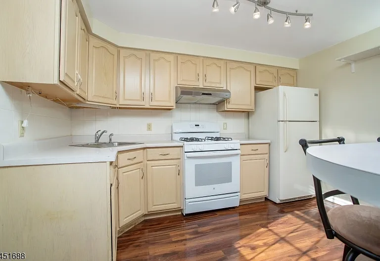 59 W Main St #2 — Photo 16