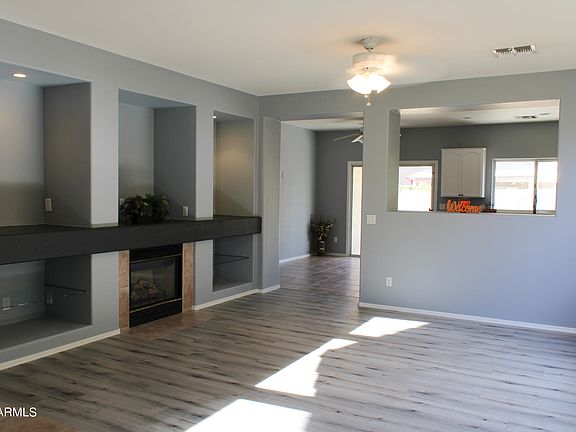 3rd image of 14334 W CLARENDON Avenue