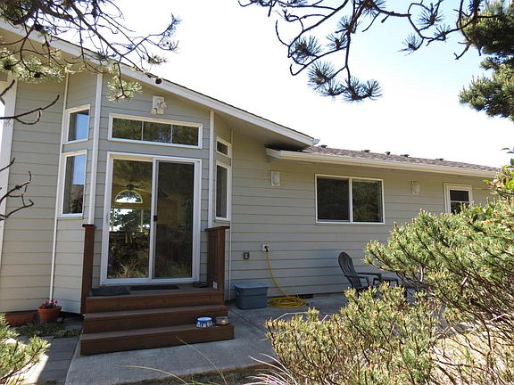 4th image of 1113 NW Bayshore Dr