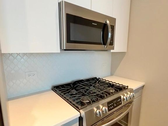 2nd image of 161 W Harrison St #510
