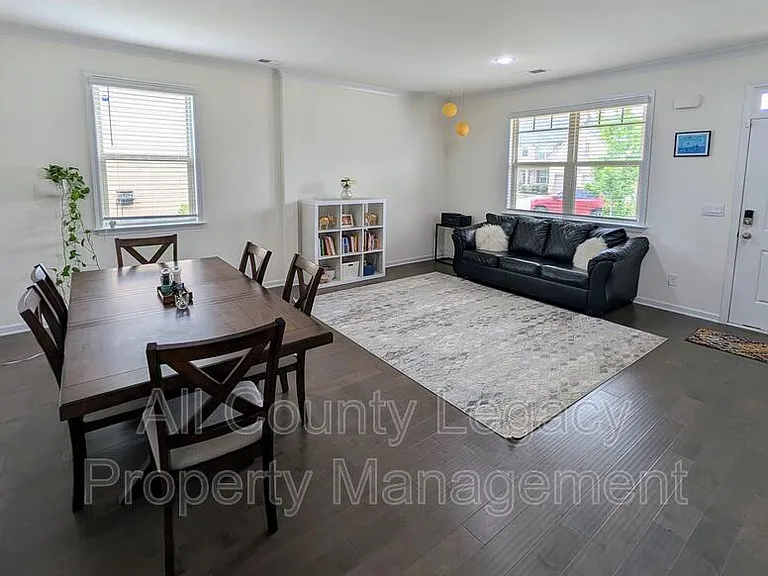 928 Blue Juniper Cir — Photo 4