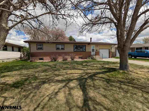 1413 Avenue N, Scottsbluff, NE 69361