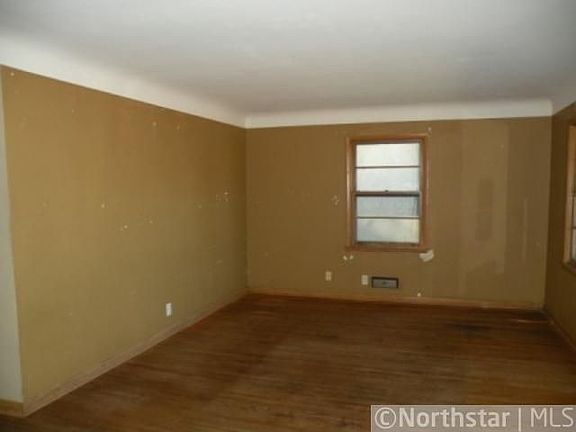 3rd image of 3539 2nd St NE