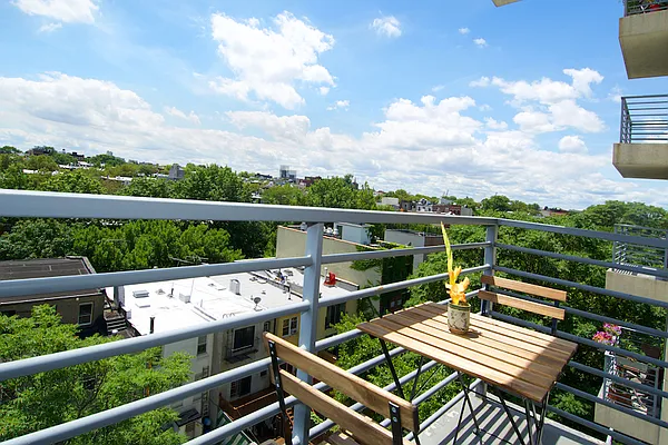 Sold by Brooklyn Bridge | media 7