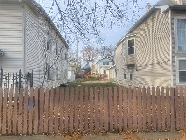 2nd image of 4634 N Avers Ave