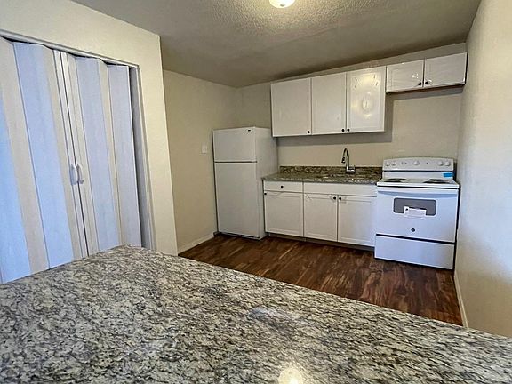 2nd image of 2105 Magoffin Ave