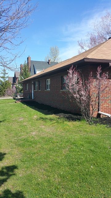 2nd image of 985 Colvin Blvd