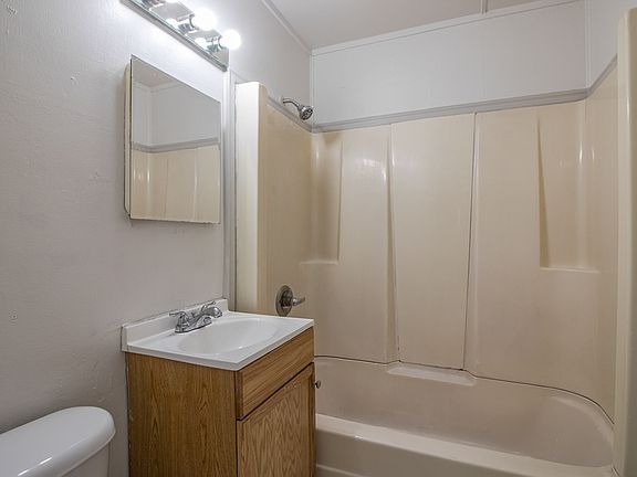 5th image of 902 N Washington St #902
