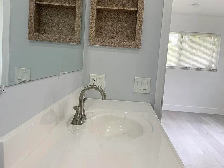 4005 NW 76th Ave — Photo 31
