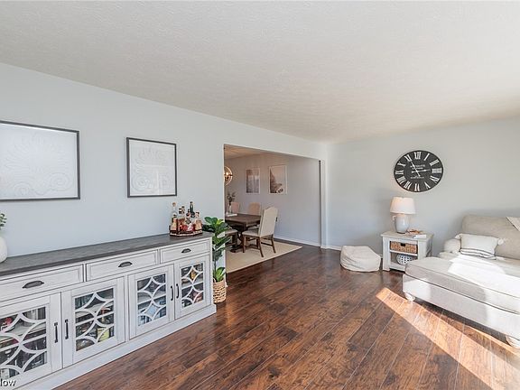 5th image of 20466 Westwood Dr