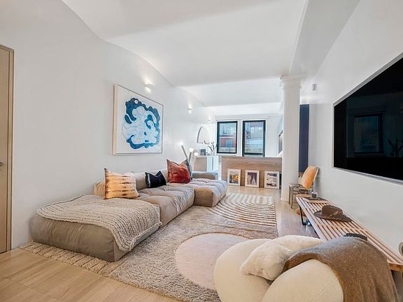 5th image of 39 E 12th St APT 708