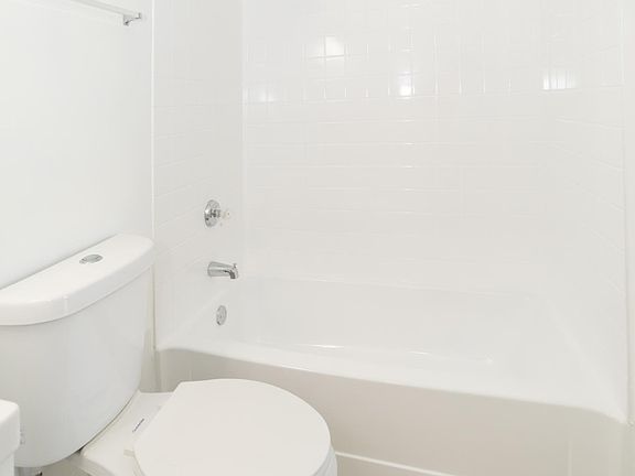 3rd image of 616 NW 26th Ave APT 203