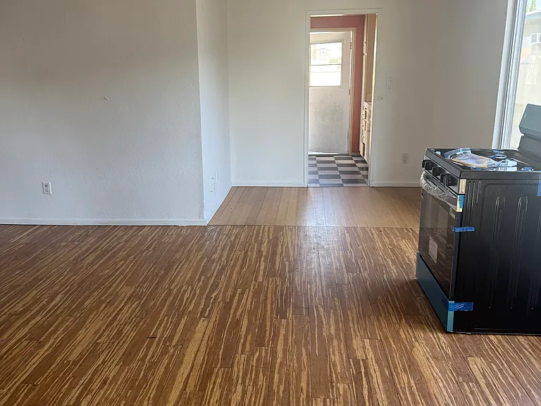 6819 Variel Ave #6 — Photo 7