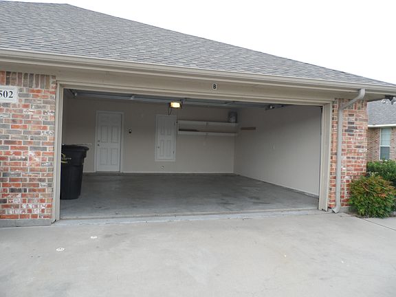2nd image of 1502 Glenhaven Dr APT B