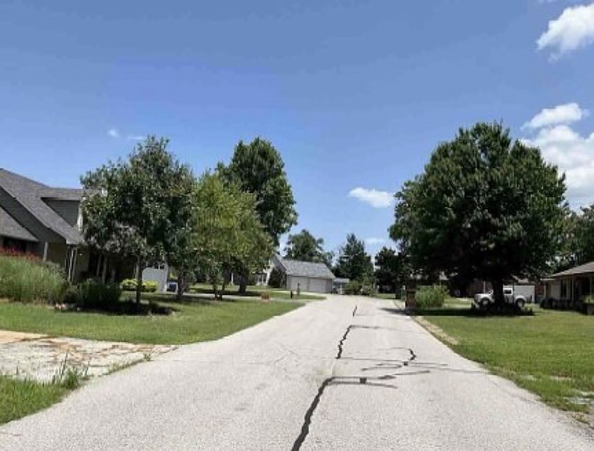 Exterior Neighborhood (street photo)