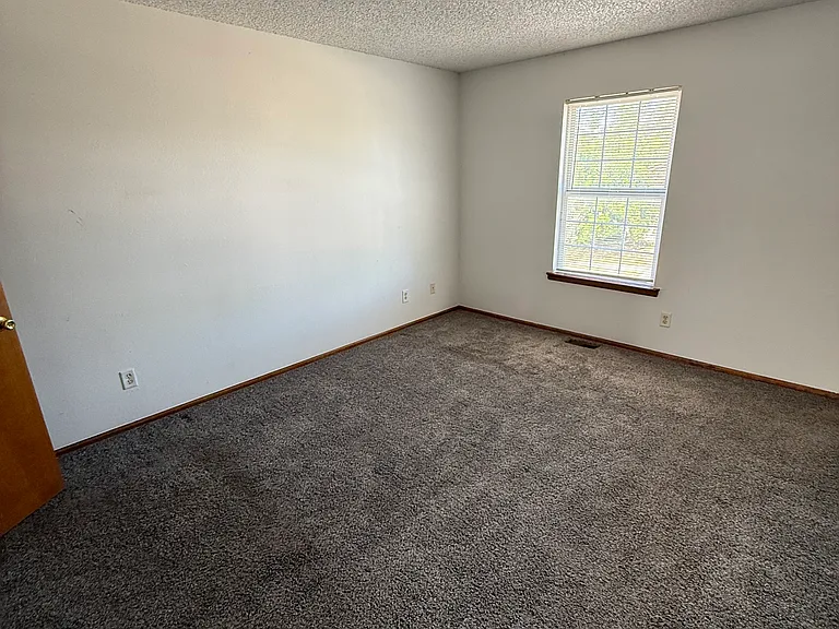 5053 Deephaven Ct — Photo 8