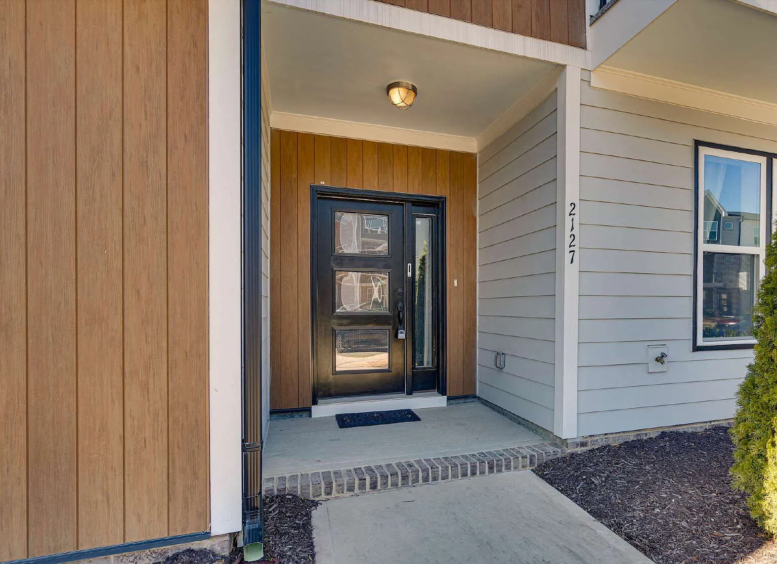 4 bed, 3.5 bath, 2561 sqft, $2,700 — Photo 4