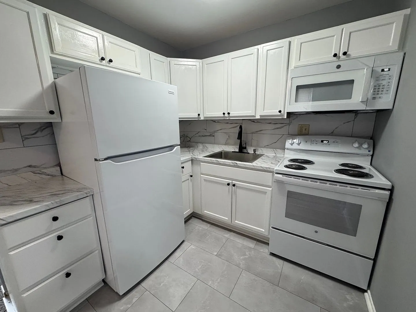 203 E Chestnut Street — Photo 2