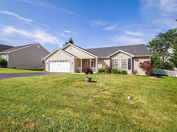 5th image of 60 Carrollton Ct