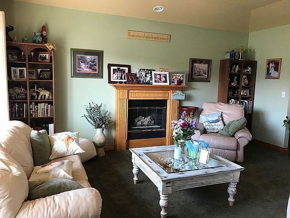 Living Room with fireplace