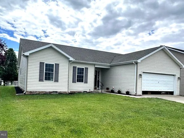 69 Toulouse Ln, Martinsburg, WV 25403