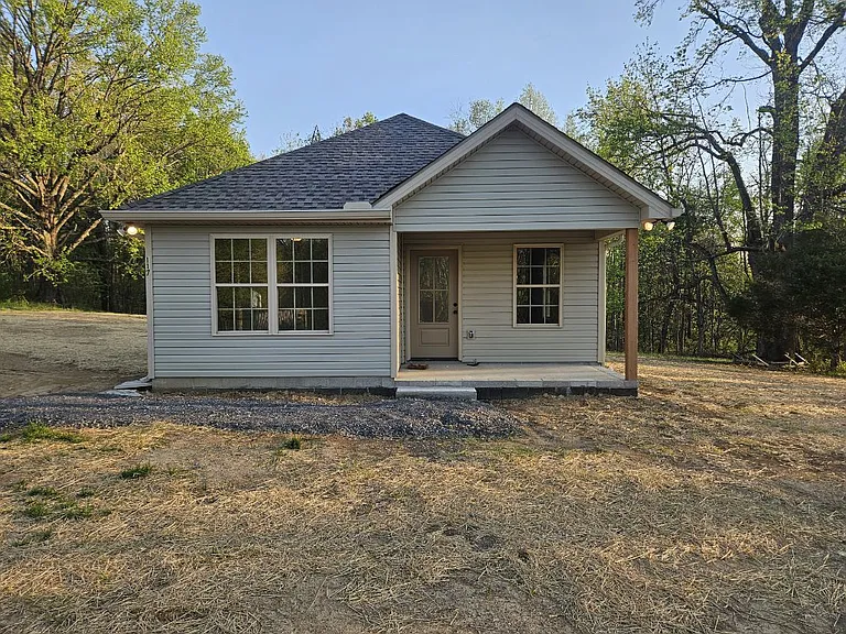 117 White Ln — Photo 2