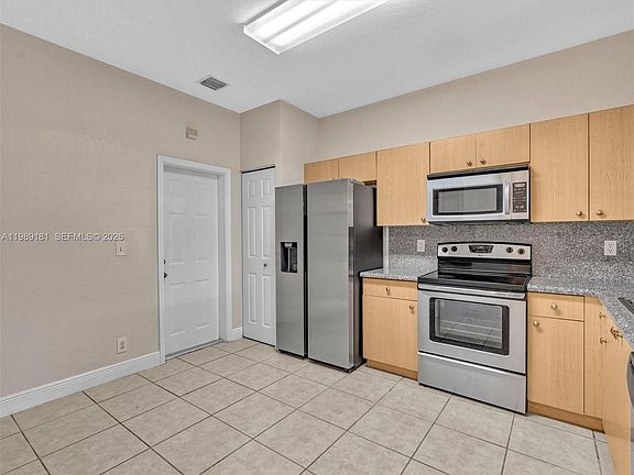 4th image of 4126 Forest Dr