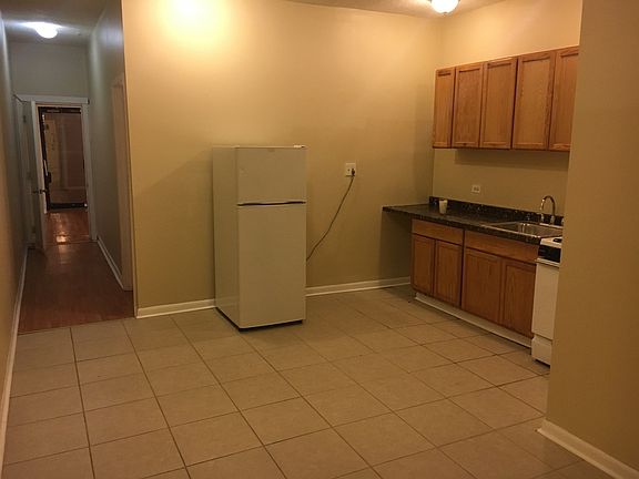 5th image of 2900-04 N Laramie Avenue W George St #2904