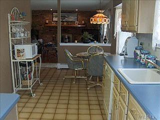 2nd image of 2 Fireplace Dr