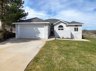 3659 SW Hillcrest Dr, Redmond, OR 97756