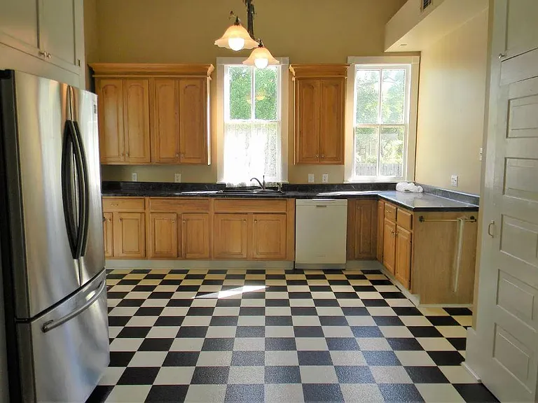 903 E Washington Ave — Photo 5