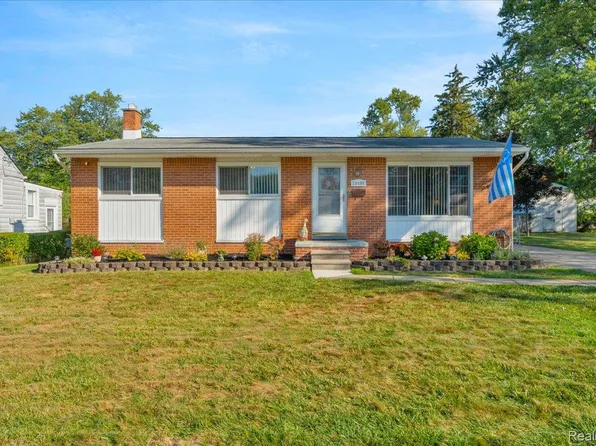 29498 Bridge St, Garden City, MI 48135