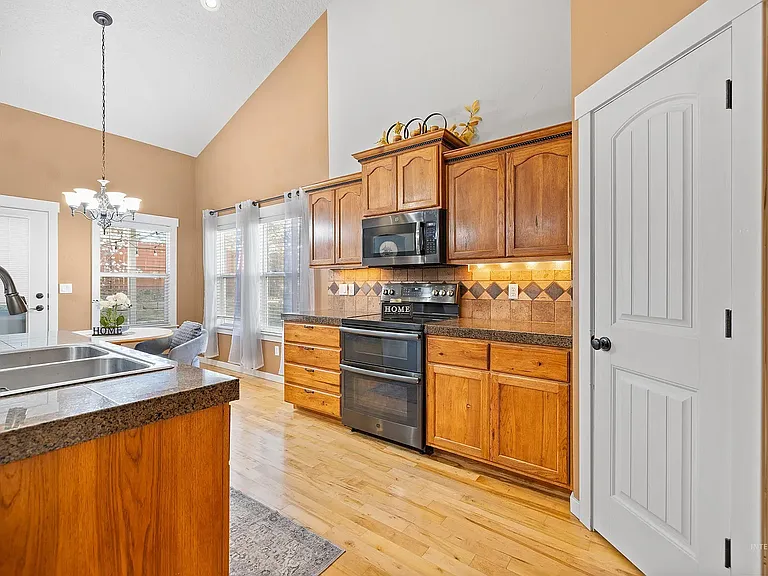 12805 W Berghan St — Photo 17