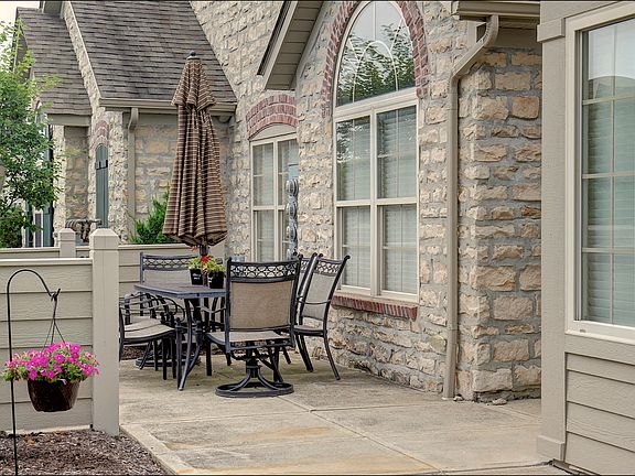 2nd image of 2840D Canterbury Cir