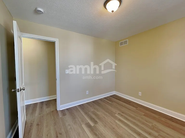 516 Longview St — Photo 14