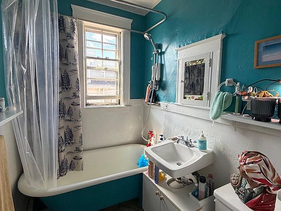 4th image of 172 Norfolk St #3
