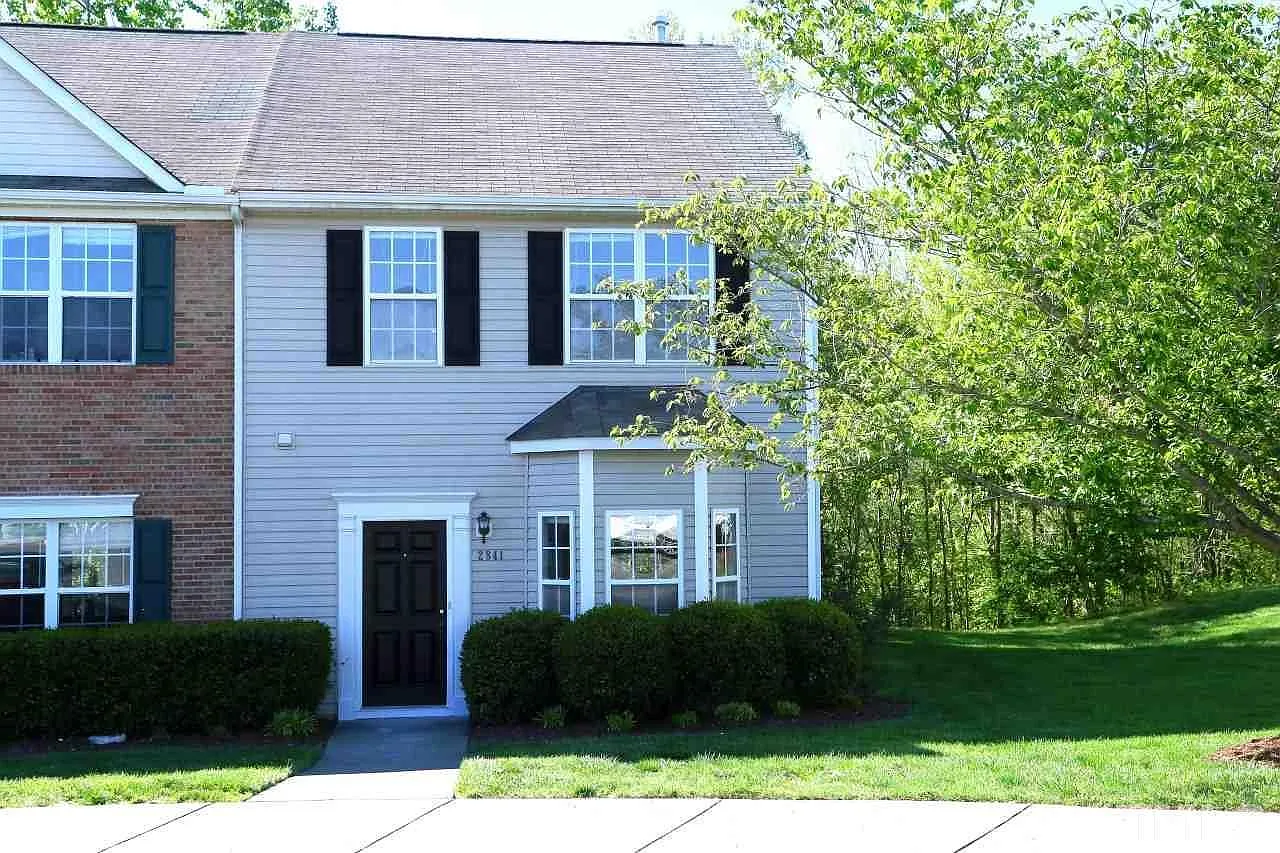 3 bed, 2.5 bath, 1450 sqft, $1,700 — Photo 1