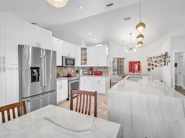 17921 NW 9th Ct, Pembroke Pines, FL 33029