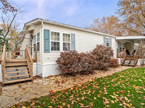 9 Hickory Hills Dr, Bath, PA 18014