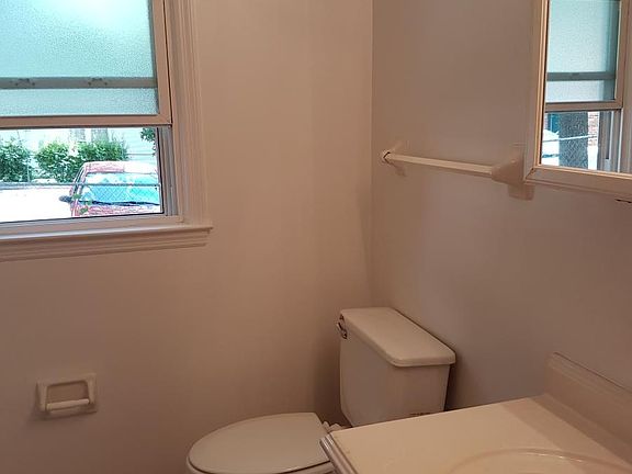 4th image of 150 Cleveland Ave APT B