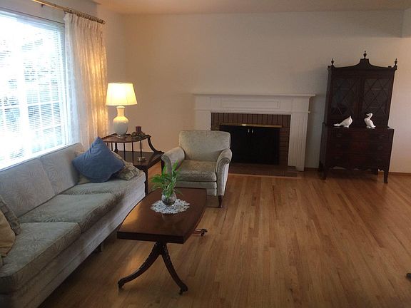2nd image of 1587 Saint Regis Dr