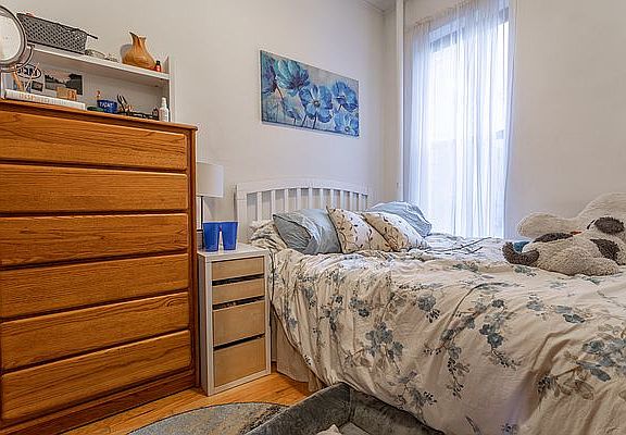3rd image of 165 Mulberry St APT 10