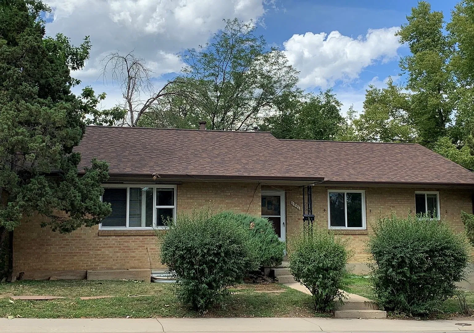 Preleasing Large stand alone 8 bed house at 19th and Baseline — Photo 1
