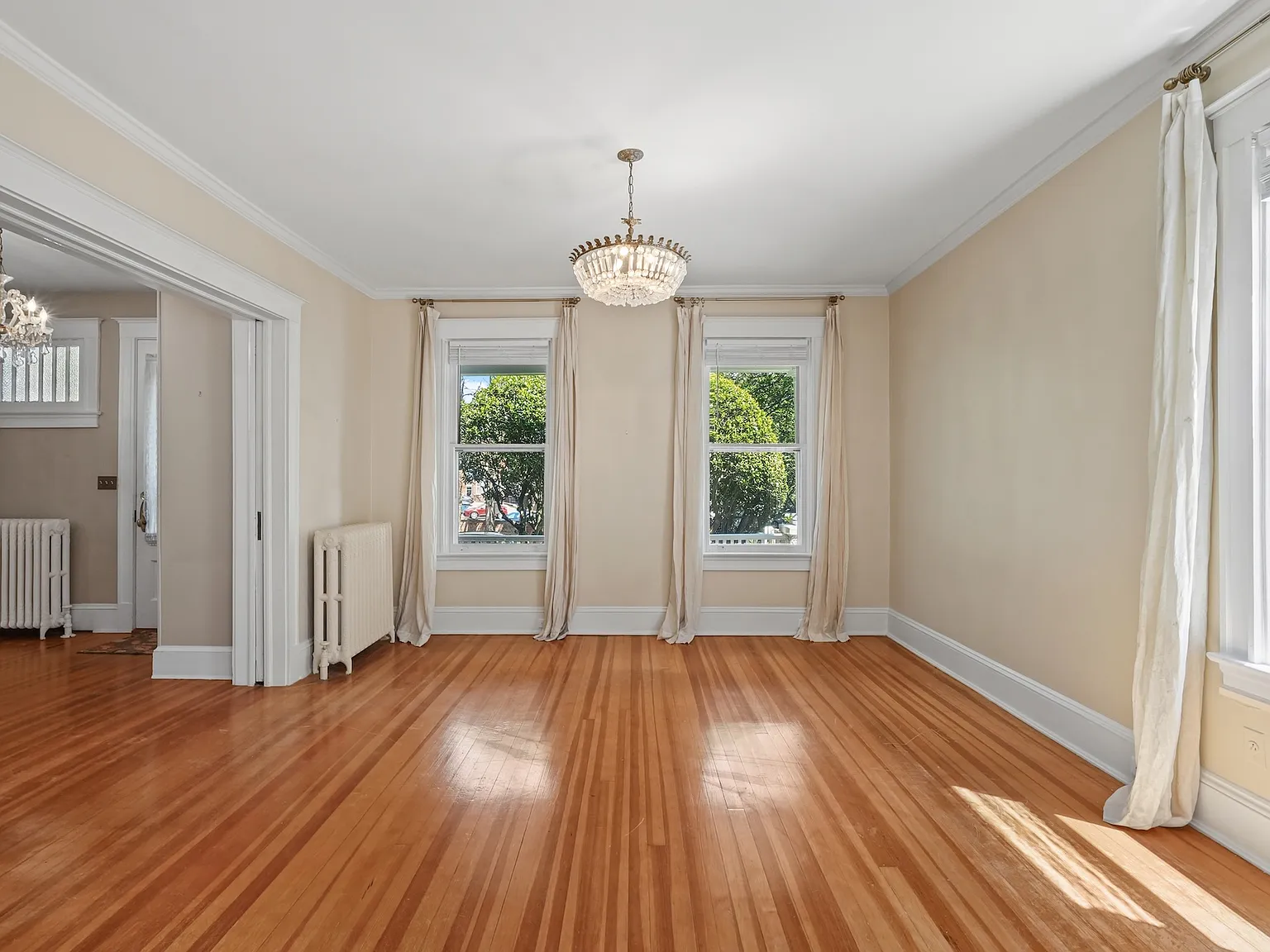 4 bed, 2.5 bath, 2344 sqft, $5,500 — Photo 4