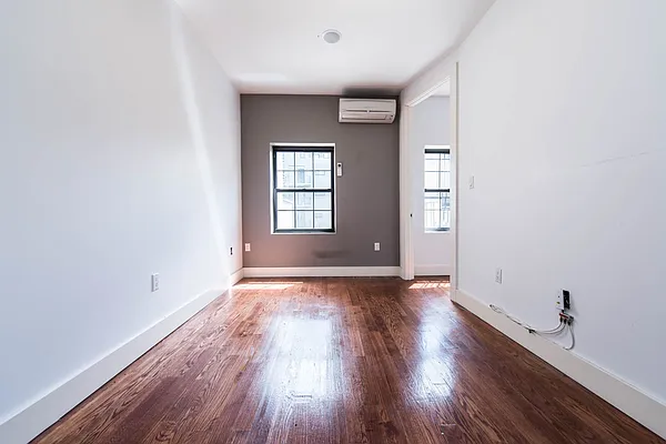 Rented by Nooklyn NYC LLC | media 54